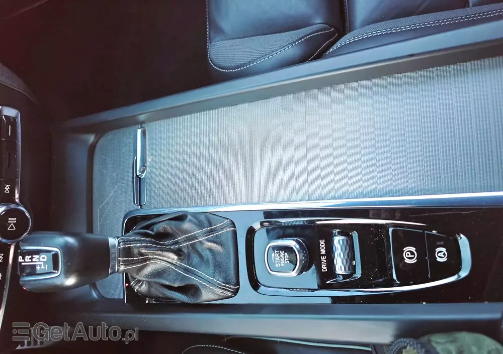 VOLVO V60 D4 R-Design