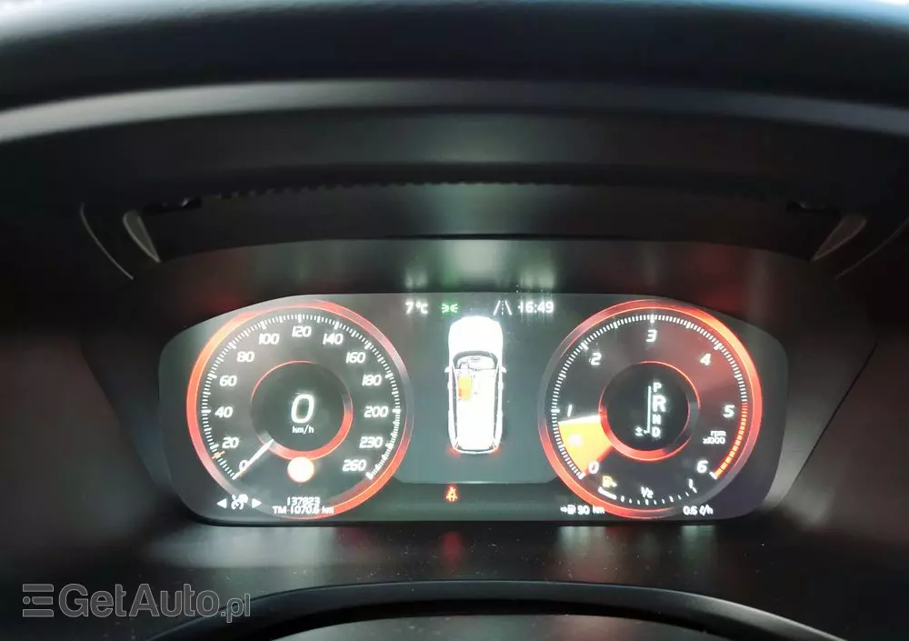 VOLVO V60 D4 R-Design