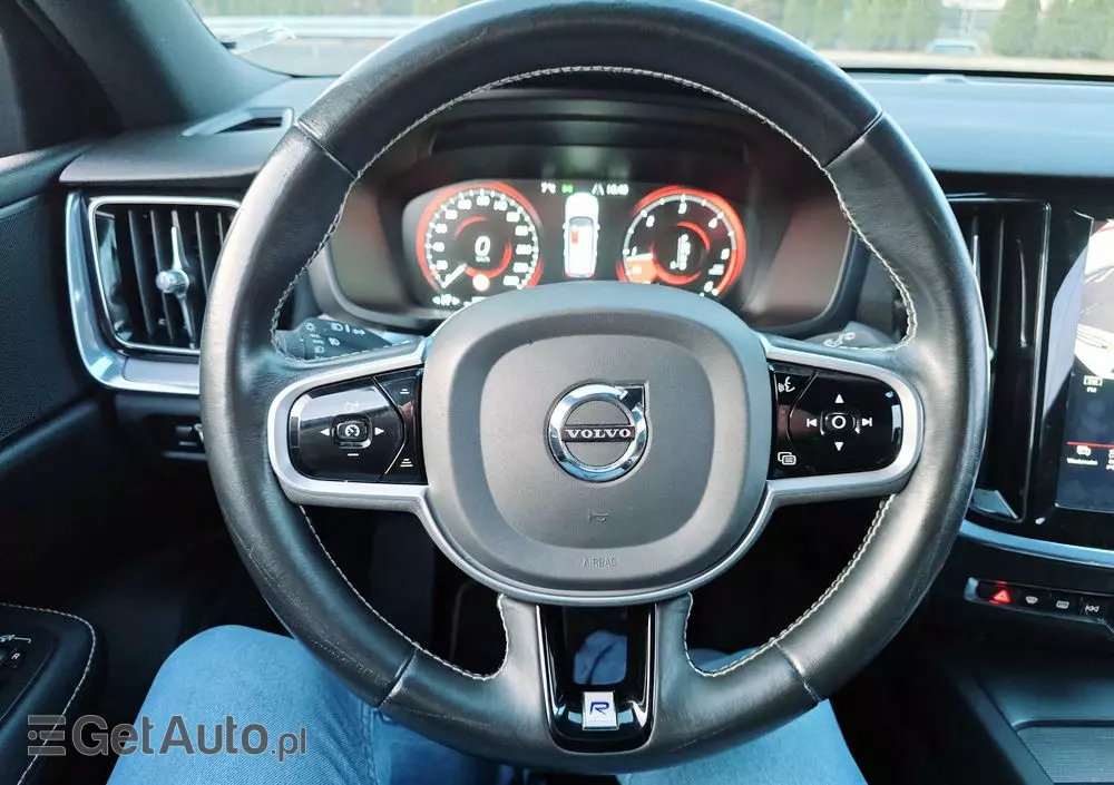 VOLVO V60 D4 R-Design
