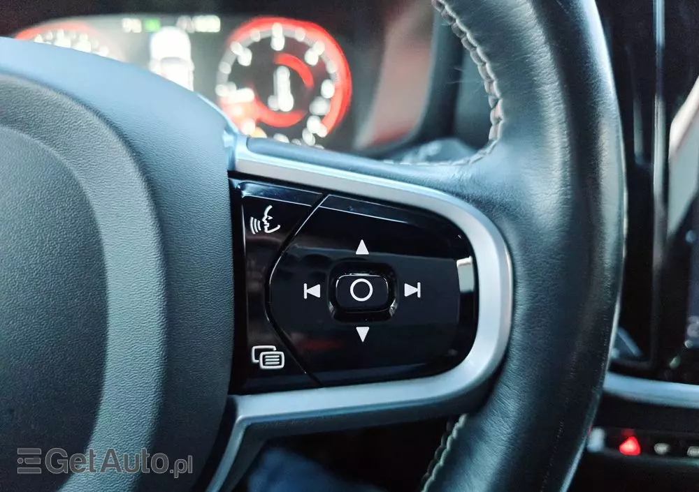 VOLVO V60 D4 R-Design