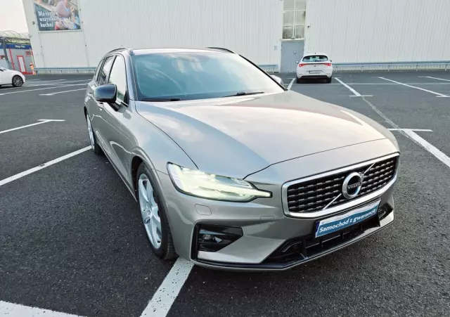 VOLVO V60 D4 R-Design