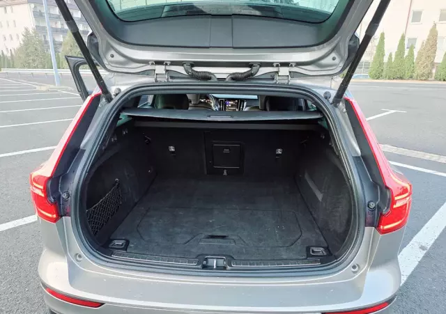 VOLVO V60 D4 R-Design