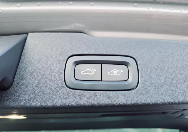 VOLVO V60 D4 R-Design