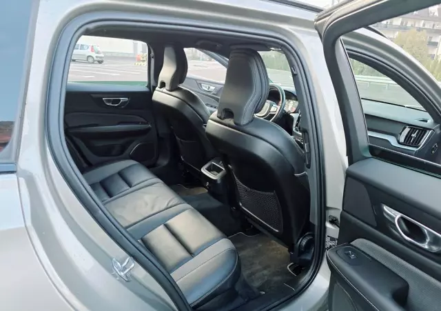 VOLVO V60 D4 R-Design