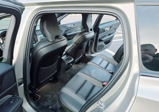 VOLVO V60 D4 R-Design