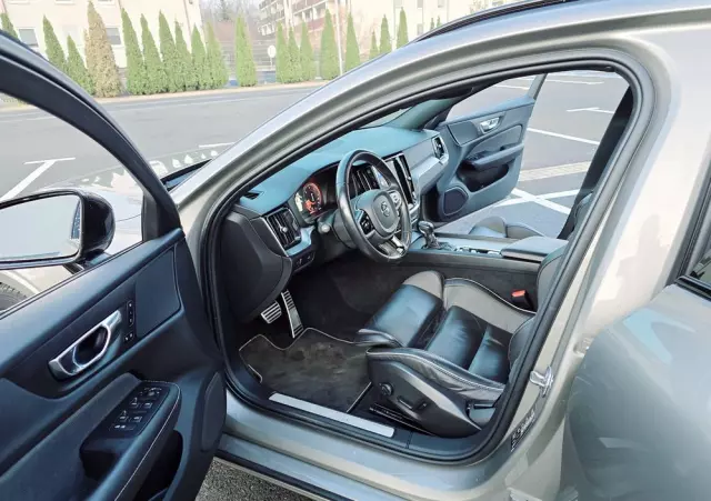 VOLVO V60 D4 R-Design