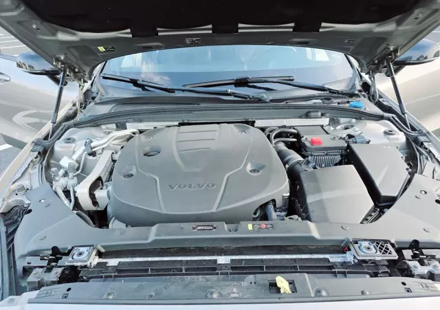 VOLVO V60 D4 R-Design