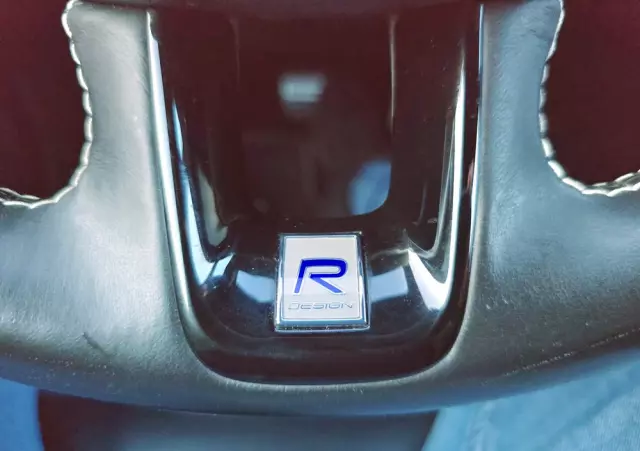 VOLVO V60 D4 R-Design