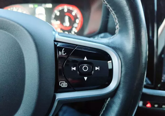 VOLVO V60 D4 R-Design