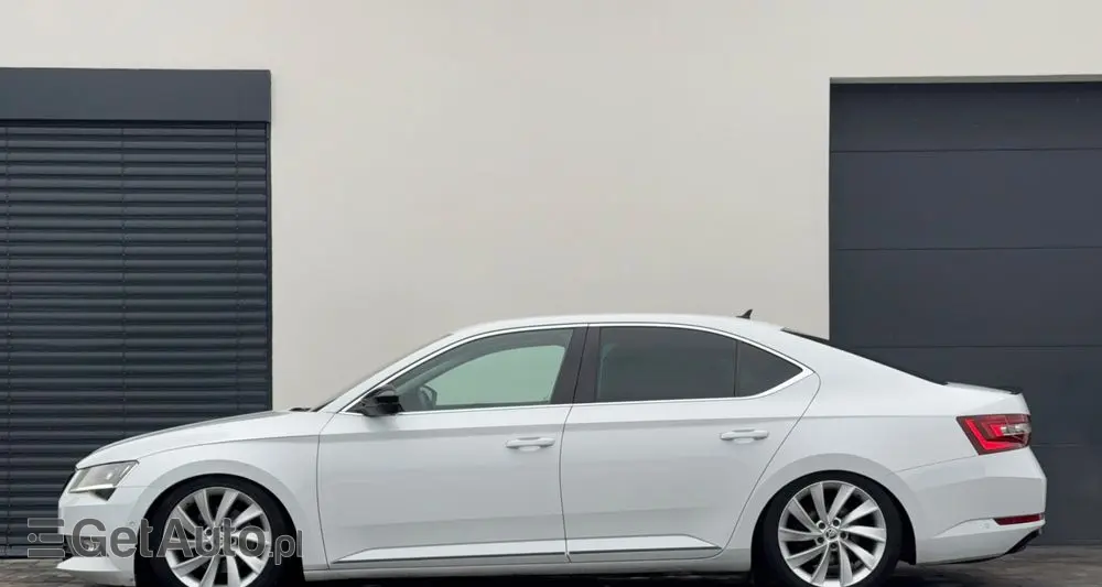 SKODA Superb 2.0 TDI Style