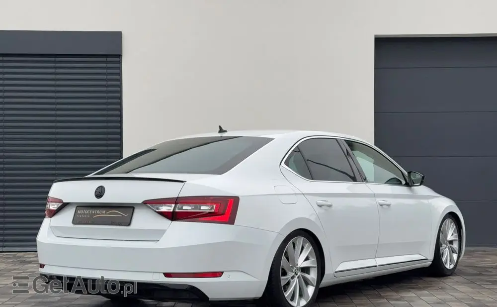 SKODA Superb 2.0 TDI Style