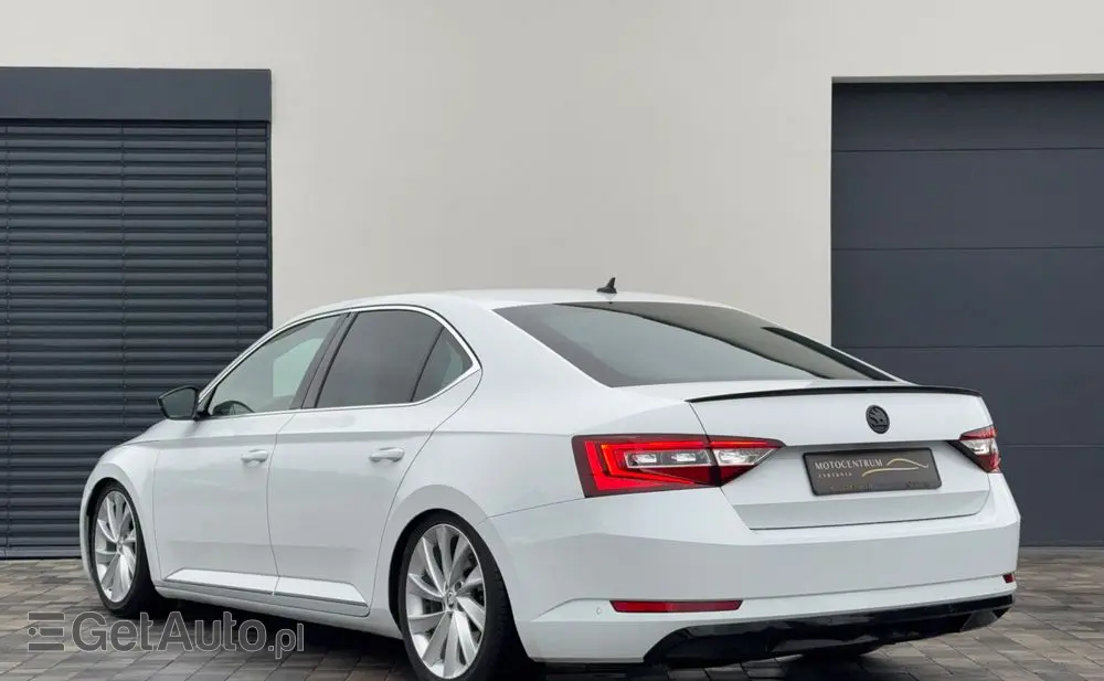 SKODA Superb 2.0 TDI Style