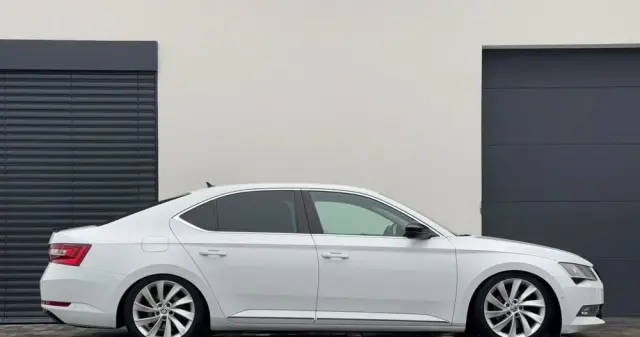 SKODA Superb 2.0 TDI Style