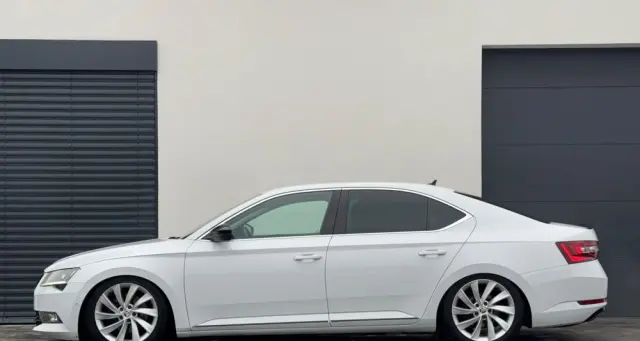 SKODA Superb 2.0 TDI Style