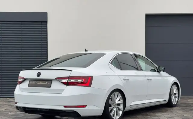 SKODA Superb 2.0 TDI Style