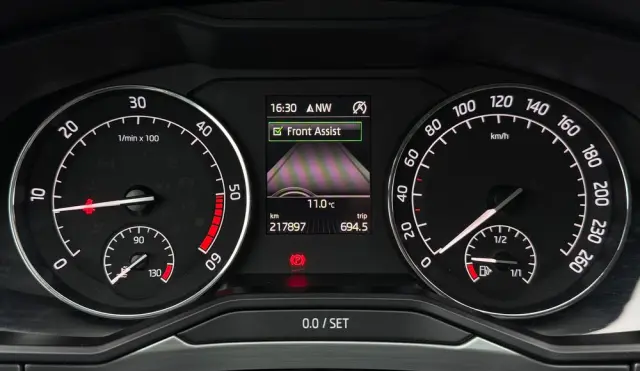 SKODA Superb 2.0 TDI Style