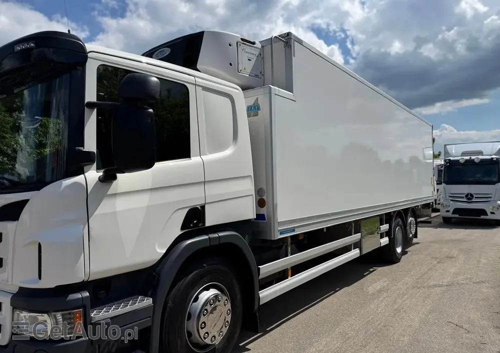 SCANIA Scania P 450 / CHŁODNIA + WINDA / 23 PALETY / EURO6 / OŚ SKRĘTNA / CARRIER/ ASO 