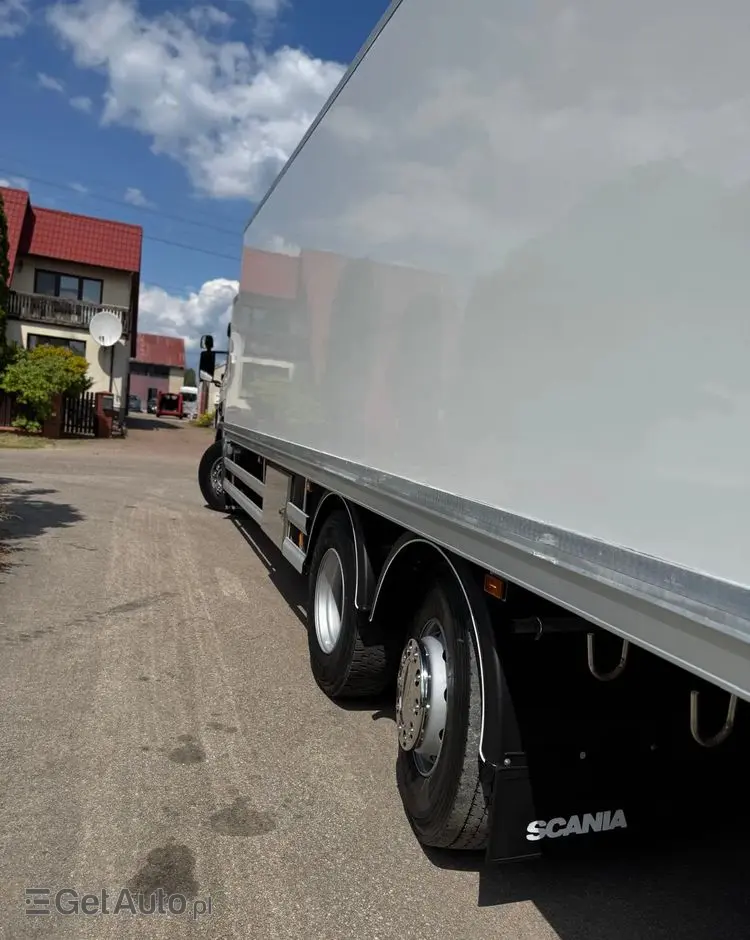 SCANIA Scania P 450 / CHŁODNIA + WINDA / 23 PALETY / EURO6 / OŚ SKRĘTNA / CARRIER/ ASO 