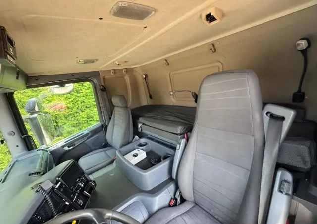 SCANIA Scania P 450 / CHŁODNIA + WINDA / 23 PALETY / EURO6 / OŚ SKRĘTNA / CARRIER/ ASO 