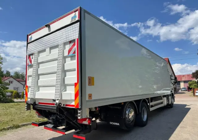 SCANIA Scania P 450 / CHŁODNIA + WINDA / 23 PALETY / EURO6 / OŚ SKRĘTNA / CARRIER/ ASO 