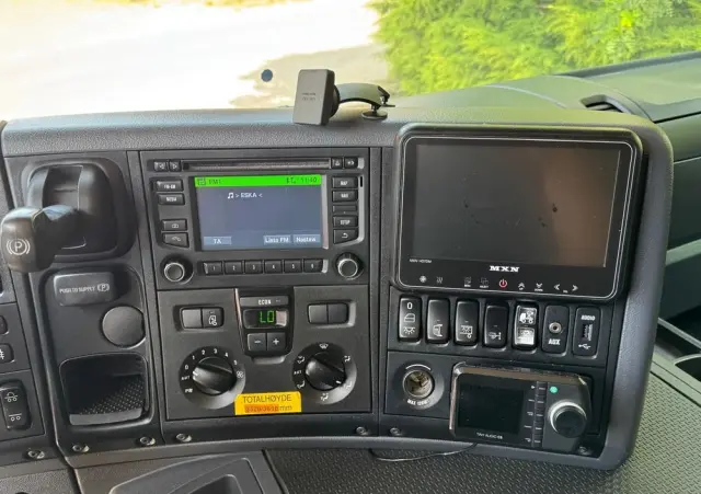 SCANIA Scania P 450 / CHŁODNIA + WINDA / 23 PALETY / EURO6 / OŚ SKRĘTNA / CARRIER/ ASO 