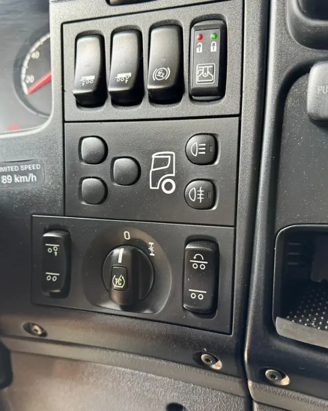 SCANIA Scania P 450 / CHŁODNIA + WINDA / 23 PALETY / EURO6 / OŚ SKRĘTNA / CARRIER/ ASO 