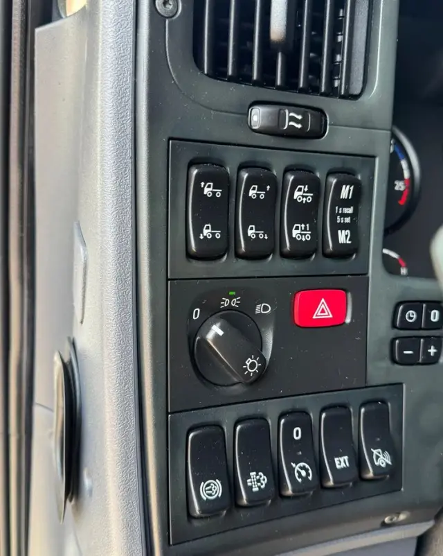 SCANIA Scania P 450 / CHŁODNIA + WINDA / 23 PALETY / EURO6 / OŚ SKRĘTNA / CARRIER/ ASO 