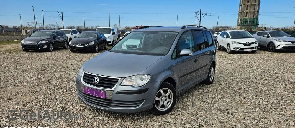 VOLKSWAGEN Touran 
