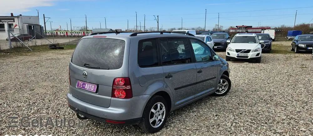 VOLKSWAGEN Touran 
