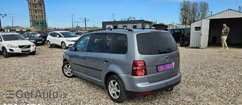 VOLKSWAGEN Touran 