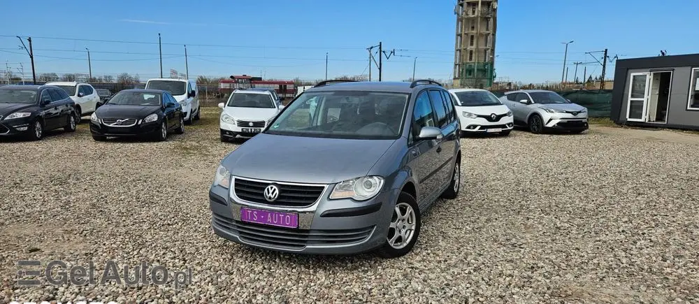 VOLKSWAGEN Touran 