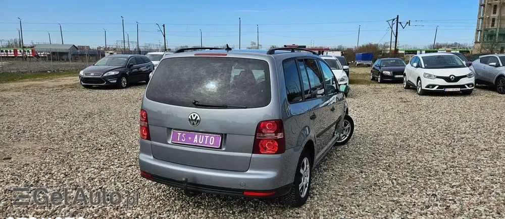 VOLKSWAGEN Touran 