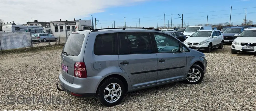 VOLKSWAGEN Touran 