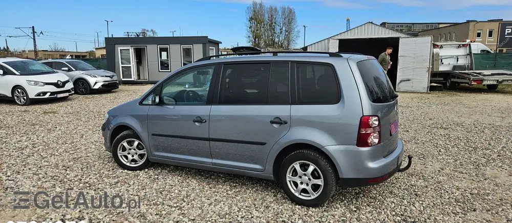 VOLKSWAGEN Touran 