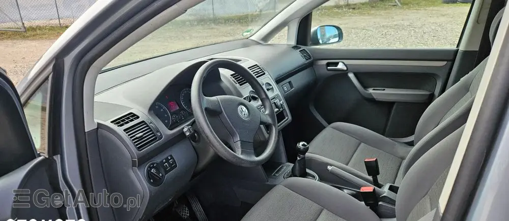 VOLKSWAGEN Touran 