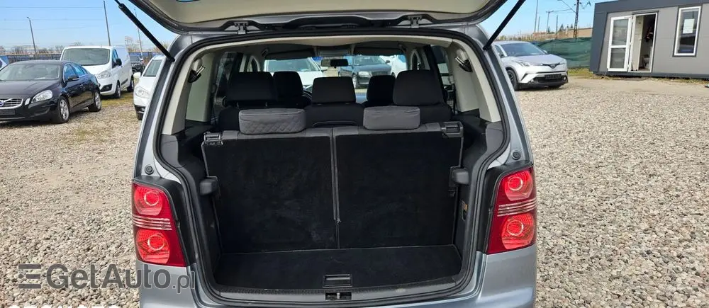 VOLKSWAGEN Touran 