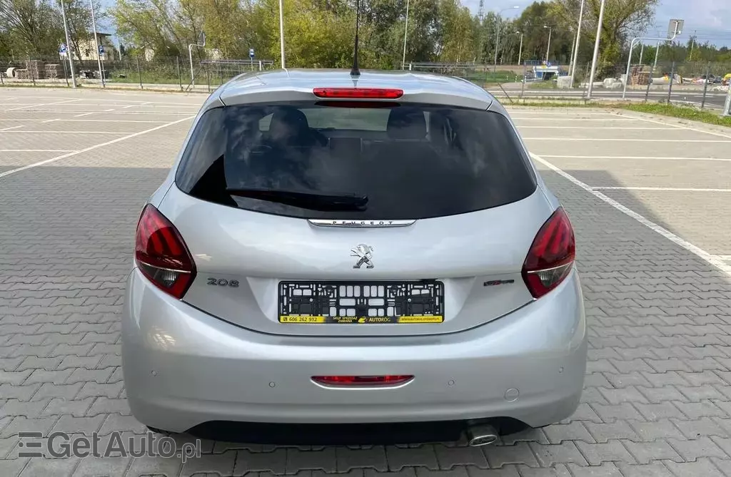 PEUGEOT 208 