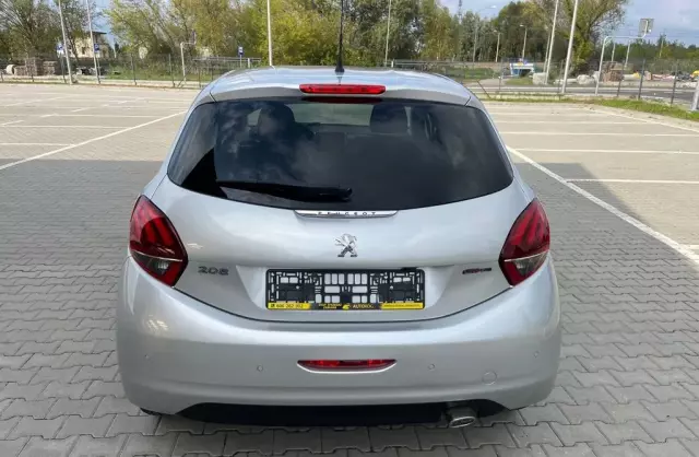 PEUGEOT 208 