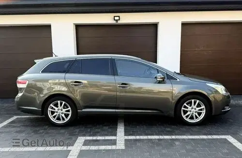 TOYOTA Avensis 