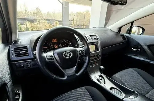 TOYOTA Avensis 