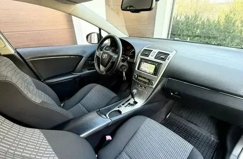 TOYOTA Avensis 