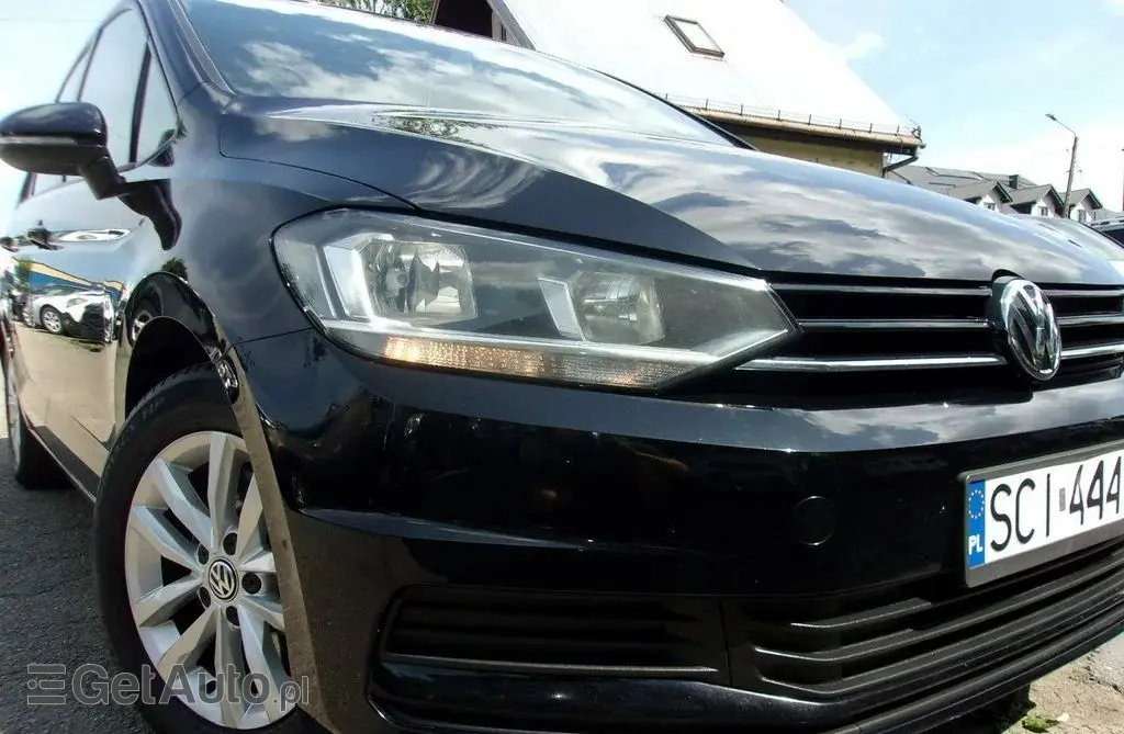 VOLKSWAGEN Touran 