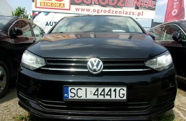 VOLKSWAGEN Touran 
