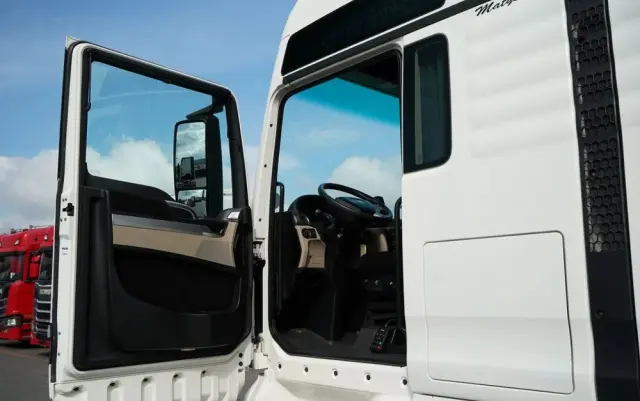 MAN TGX 18.460 / XXL / RETARDER / NAVI RIO 