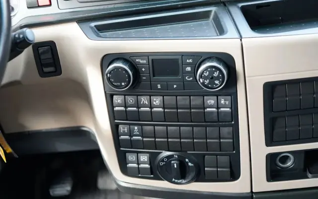 MAN TGX 18.460 / XXL / RETARDER / NAVI RIO 