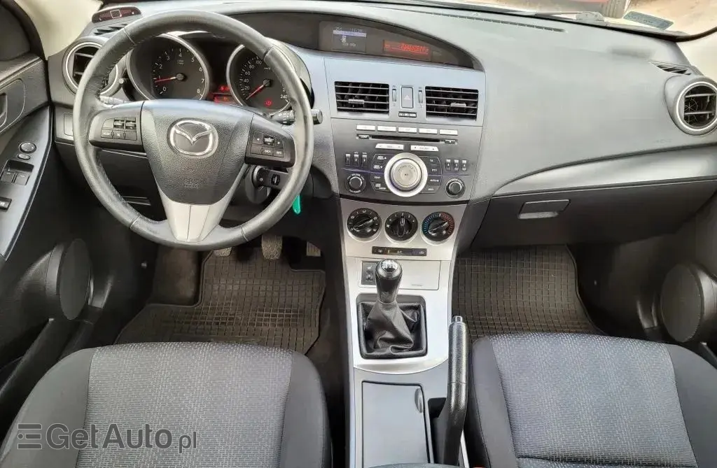 MAZDA 3 