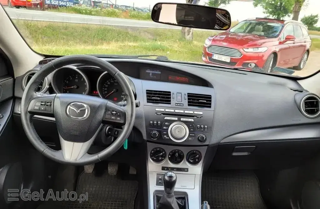 MAZDA 3 