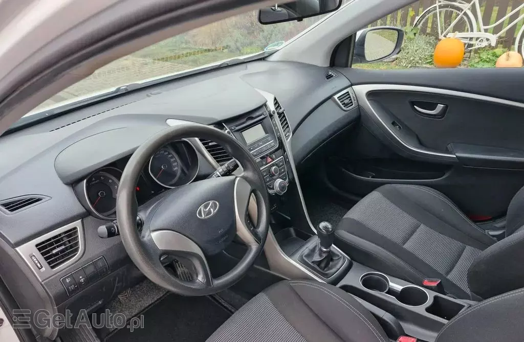 HYUNDAI I30 1.4 (100 KM)