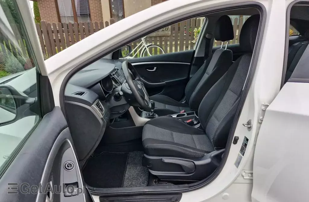 HYUNDAI I30 1.4 (100 KM)