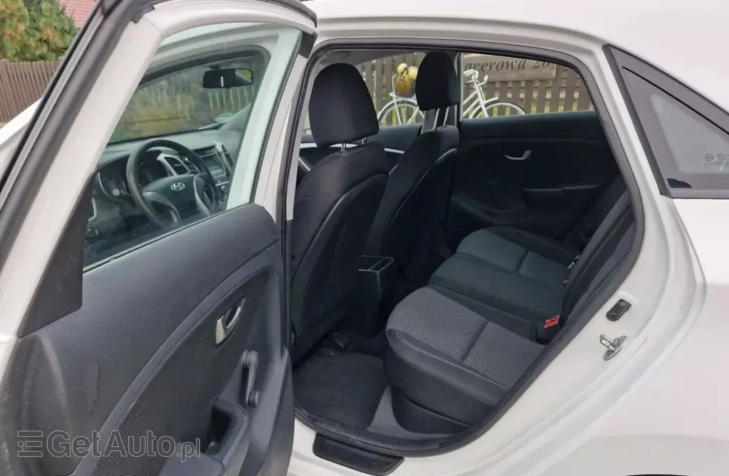 HYUNDAI I30 1.4 (100 KM)